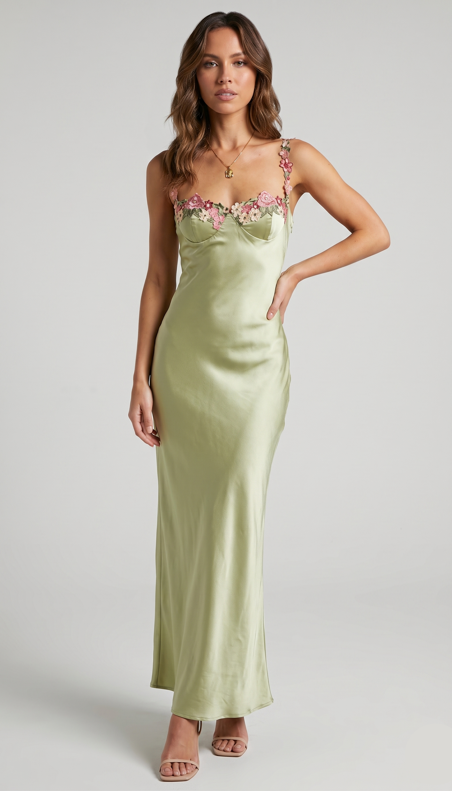Marie | Robe de soleil longue – Élégante robe d'été brodée avec corsage floral pour les occasions spéciales
