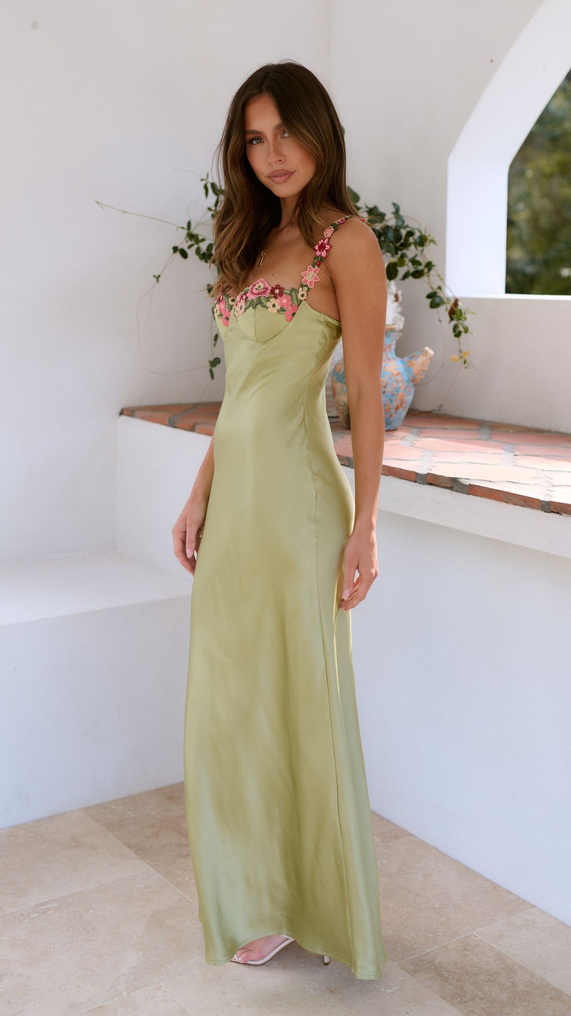 Marie | Robe de soleil longue – Élégante robe d'été brodée avec corsage floral pour les occasions spéciales